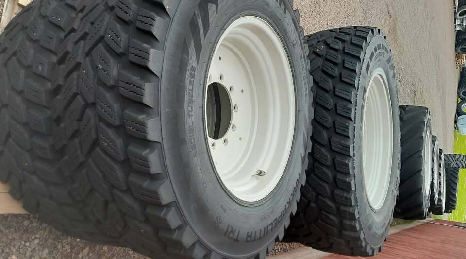 Nokian Hakkapeliitta VAltra vanteilla