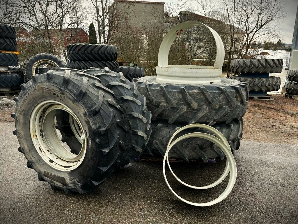 Pirelli 14.9r28 ja 18.4R38