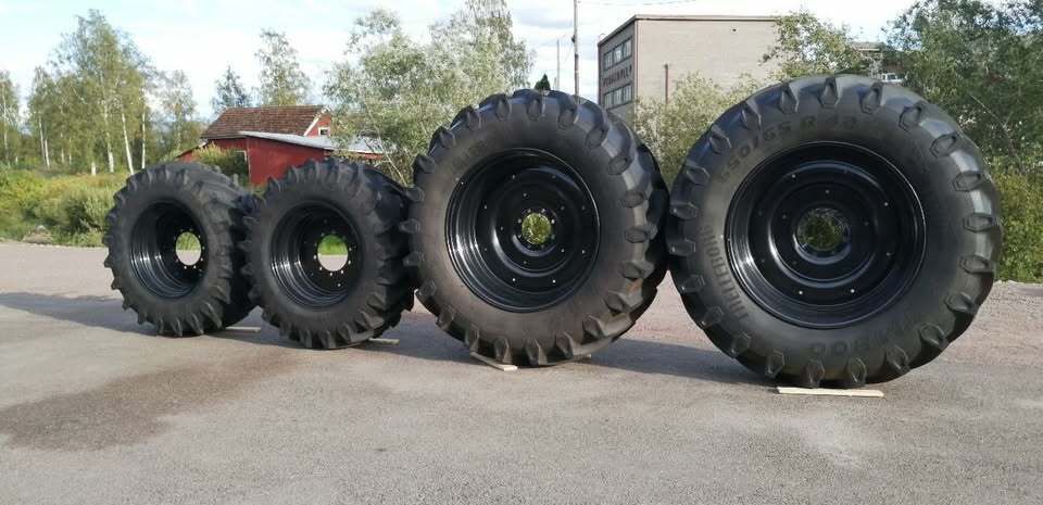 TRELLEBORG TM800 Valtra vanteilla